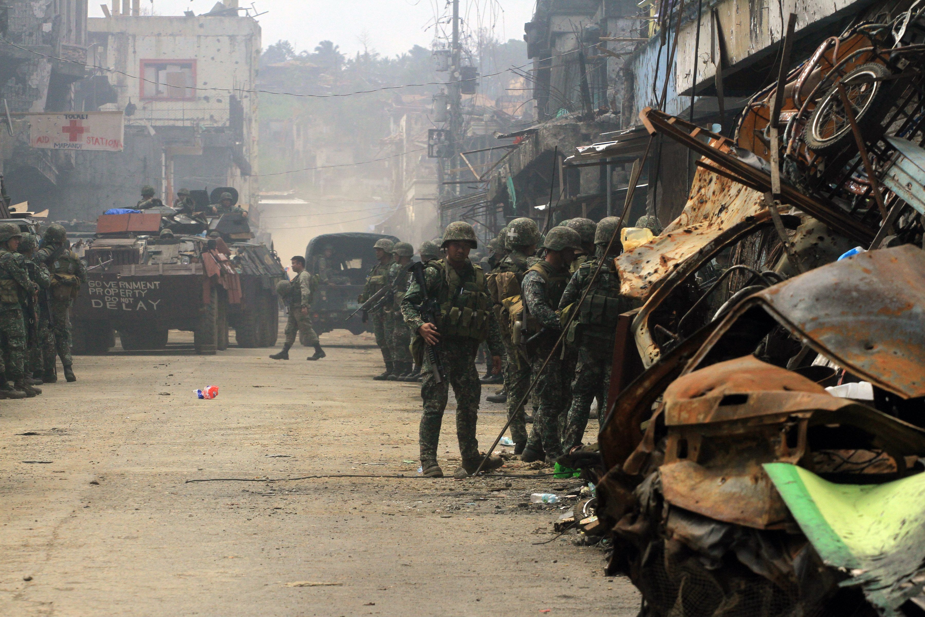 A Marine Fire Support armored vehicle passes through the Mapandi district as it pulls out from the main battle area in Marawi City near the Mapandi district. Photo by Bobby Lagsa/Rappler 