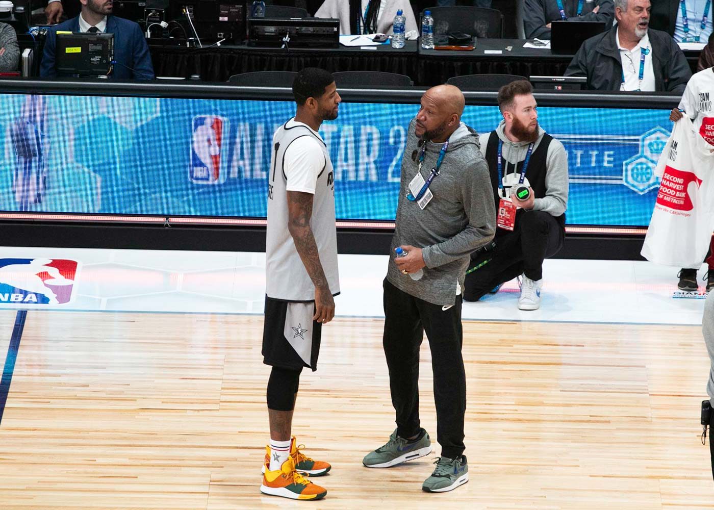 CATCH UP. The All-Star break allows players to catch up with some NBA legends, just like OKC Thunder forward Paul George and Ron Harper of the famed Chicago Bulls dynasty.
 