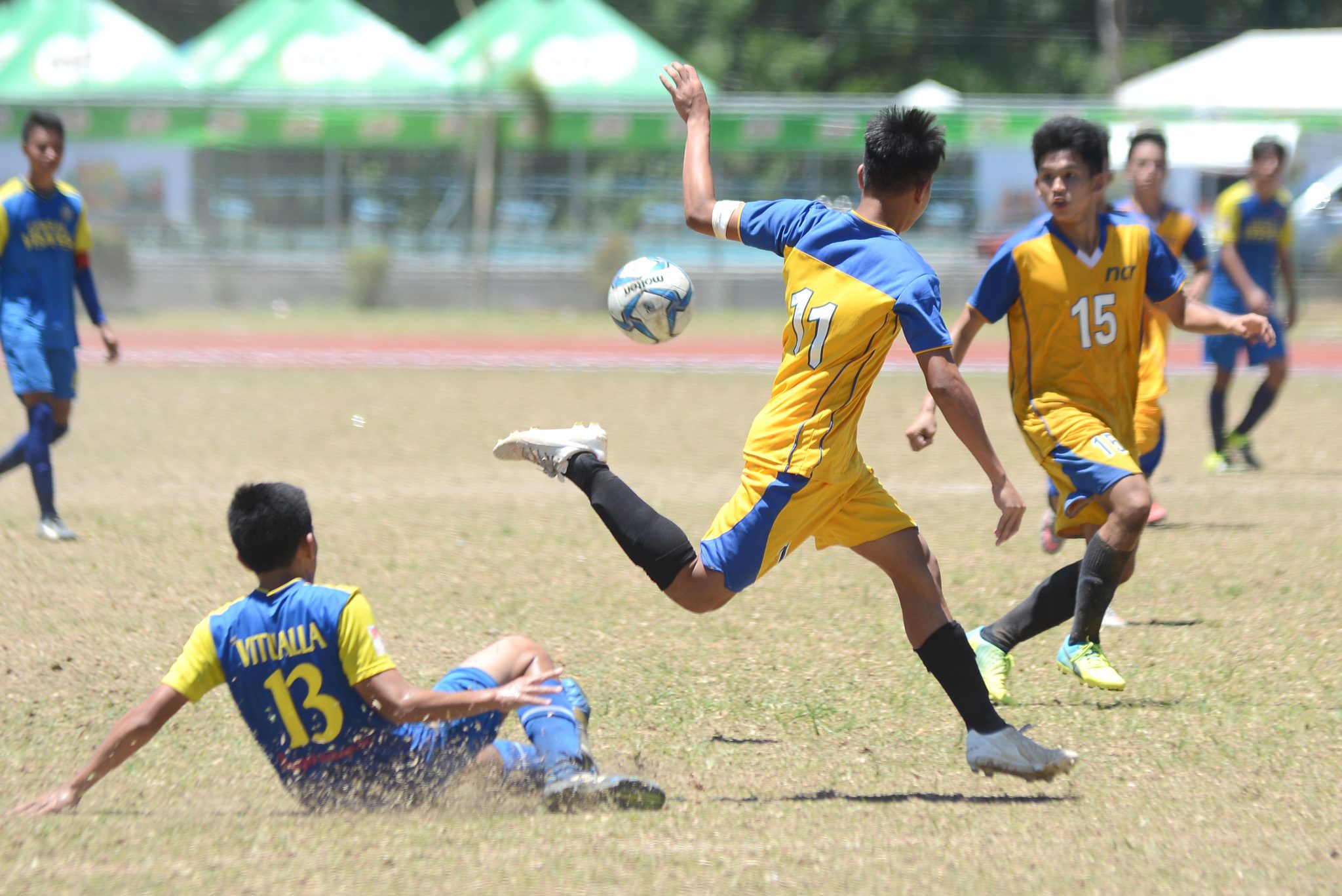 HEATED FINAL. NCR emerges victorious after a scuffled-filled football final against Central Visayas at Palaro 2016. Photo by Roy Secretario/Rappler 