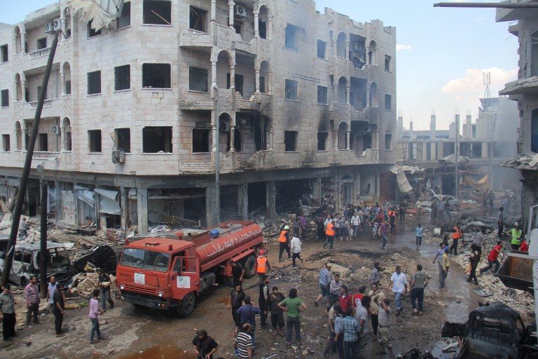 Raids on Syria market kill 21, hundreds flee ISIS bastion