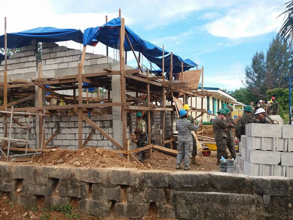LOOK: PH, US soldiers build classrooms in Guiuan