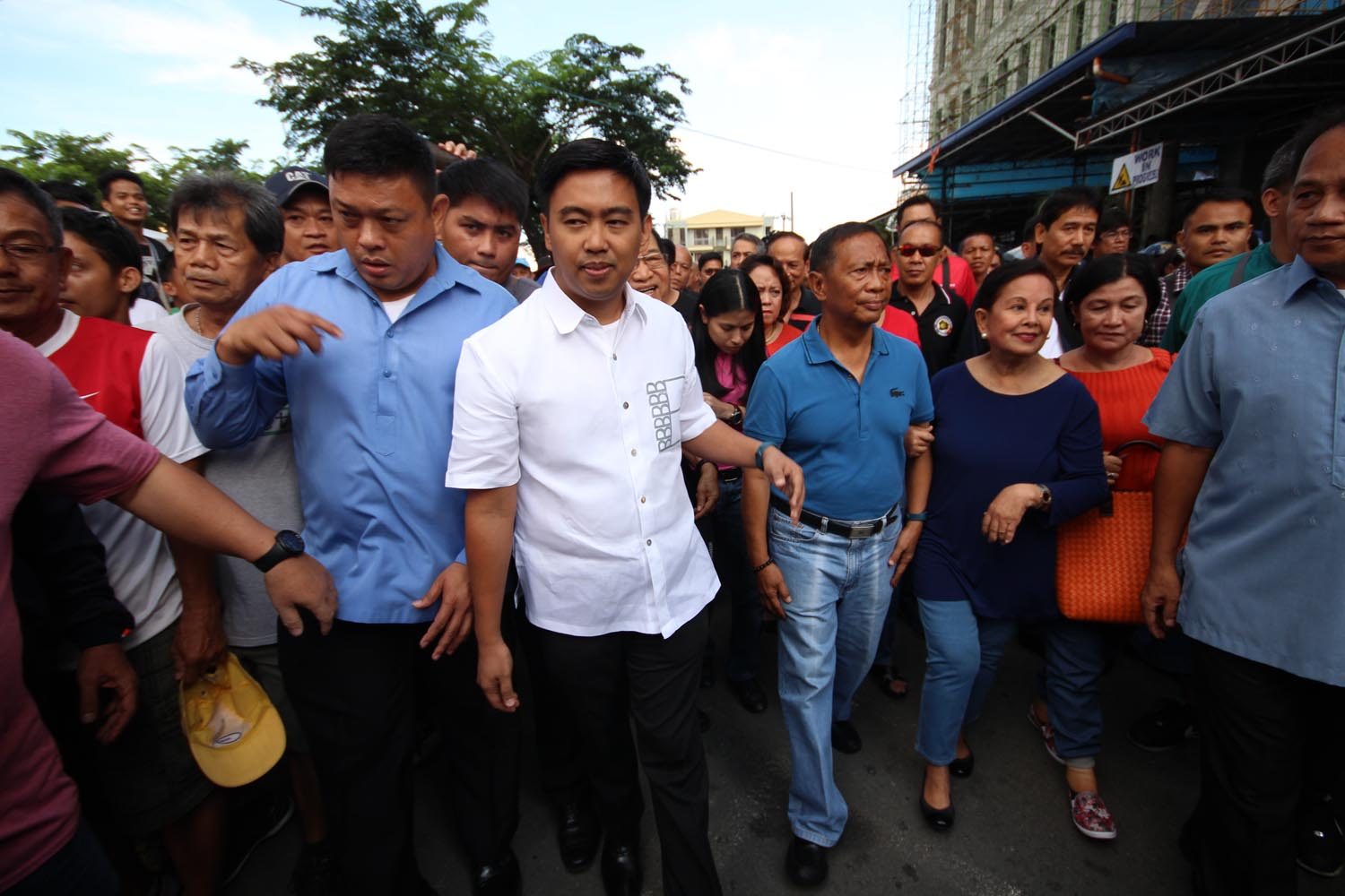 Junjun Binay steps down from Makati city hall