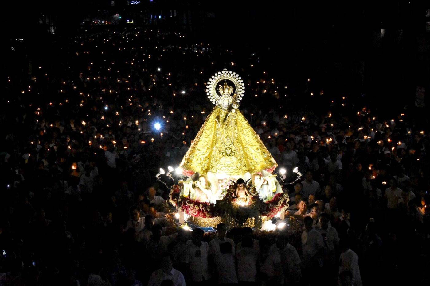 LA NAVAL. Catholic devotees join the annual procession of Our Lady of the Most Holy Rosary, La Naval de Manila, on October 14, 2018. Photo by Angie de Silva/Rappler  