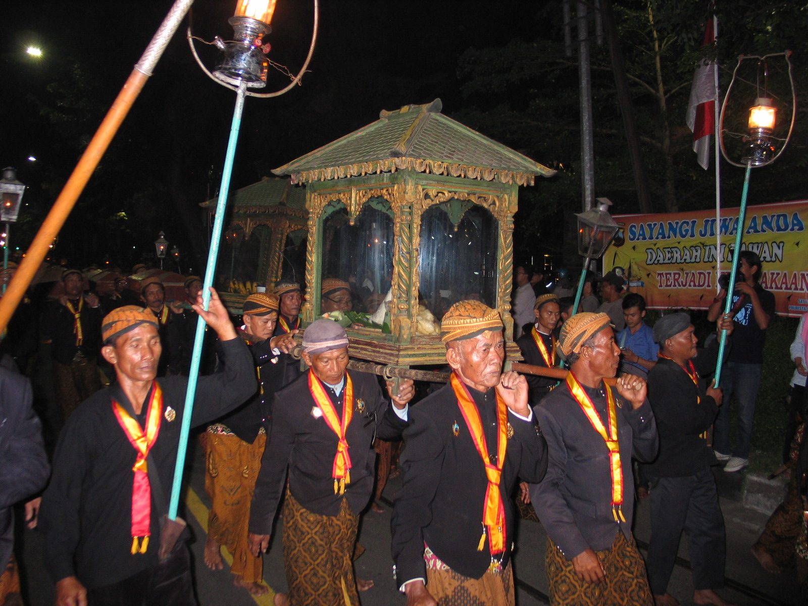 Malam Selikuran, tradisi Islam-Jawa menyambut ‘lailatul qadar’