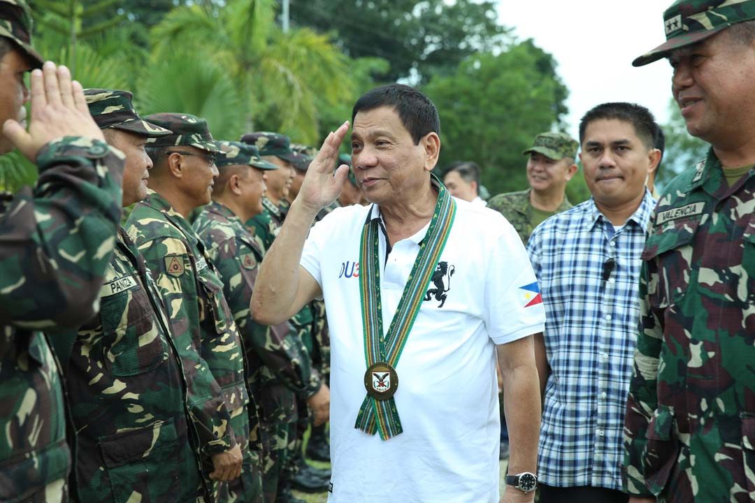 Duterte to give pistols to all 120,000 PH soldiers