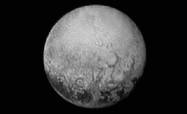 NASA craft discovers heart shape on Pluto as flyby nears
