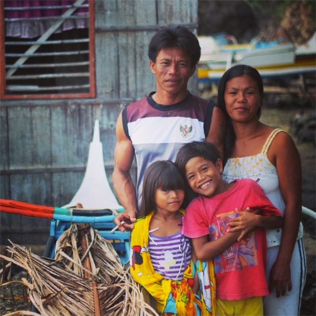 VISITS TO INDONESIA. Alfrede Lahabir and his family. He is one of the estimated 6,000 people of Indonesian descent living in the southern coast of Mindanao. Photo by Mick Basa