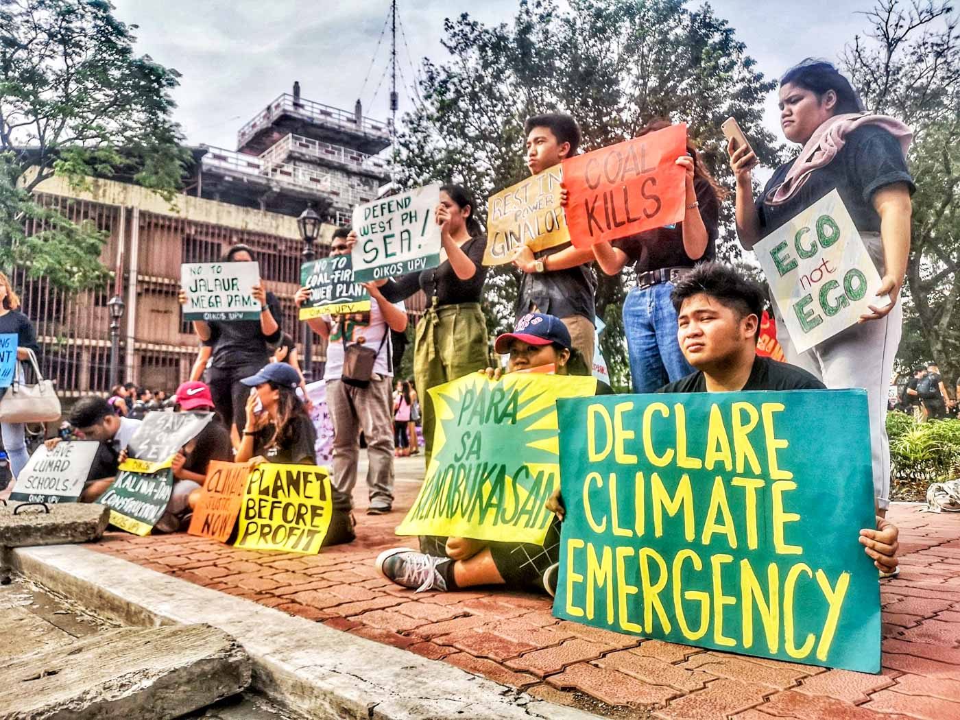 ECO NOT EGO. Some students join the Global Youth Climate Strike at Plaza Libertad, Iloilo City. The strike is a call for climate justice from government and companies. Photo by Carl Don Berwin/Rappler 