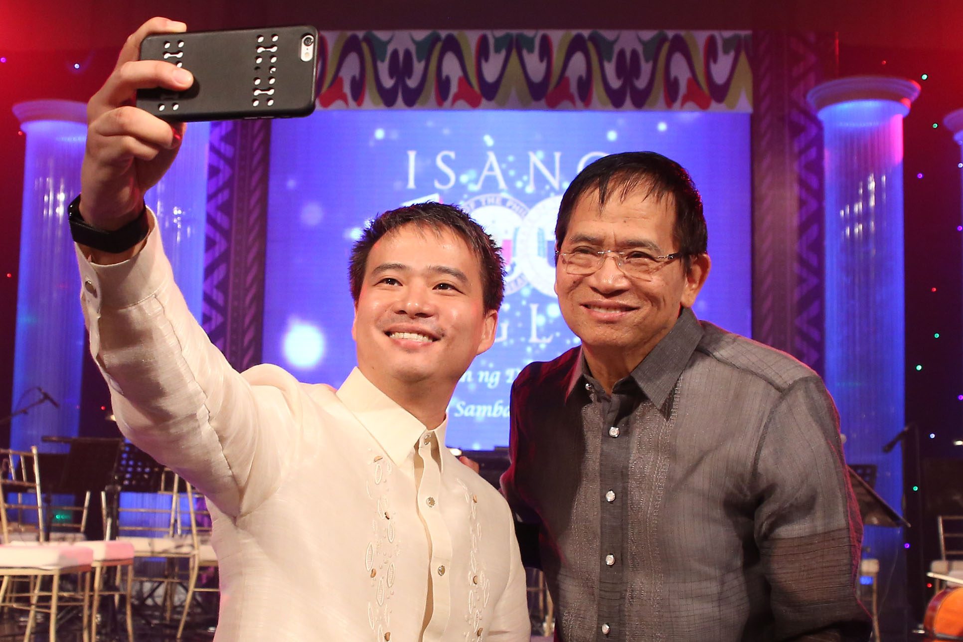 FATHER AND SON. Senator Joel Villanueva takes a selfie with dad, Brother Eddie. Photo by Alex Nuevaespana/PRIB  