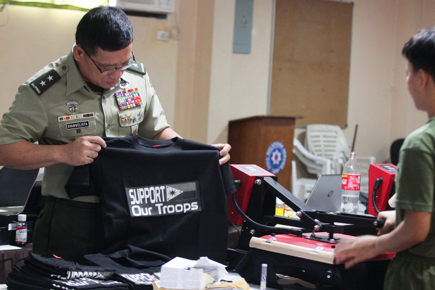 FOR THE TROOPS. Brigadier General Ronnie Evangelista holds up one of the shirts. Photo by Jasmin Dulay/Rappler 