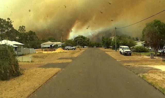 Firefighters contain deadly Australian bushfire