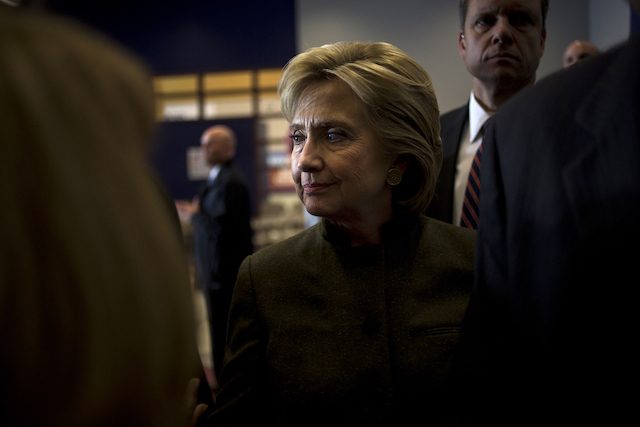 Clinton interviewed by FBI over private email use