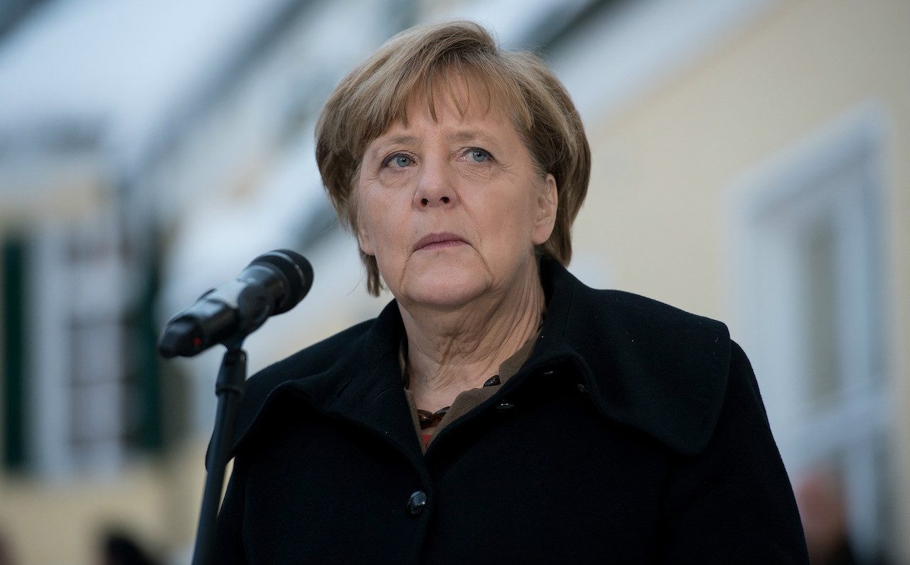 Under pressure, Merkel looks to Turkey for help in migrant crisis