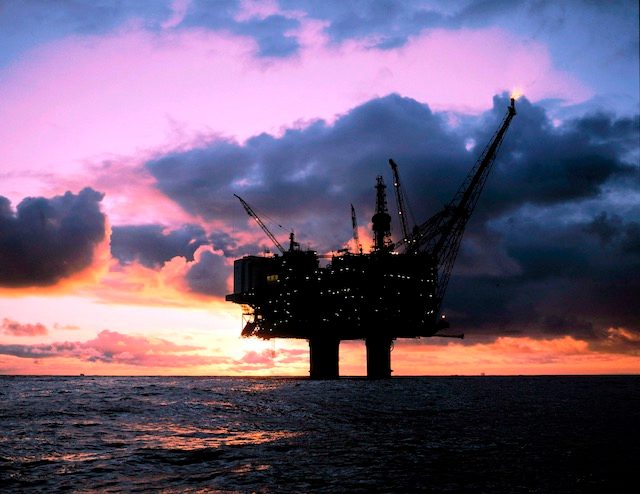 Asian markets extend rout as oil sinks below $28