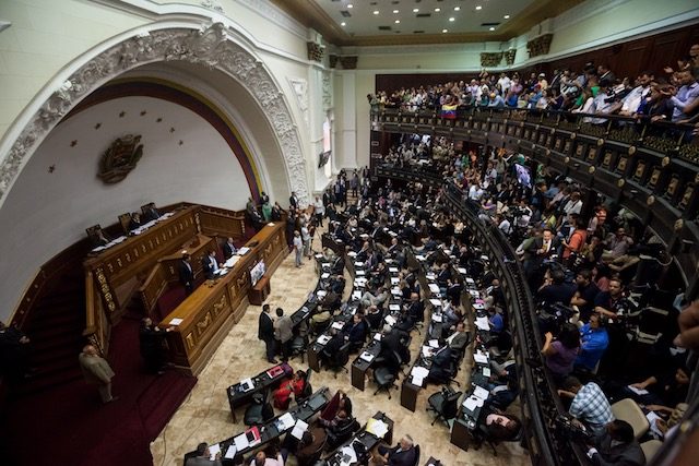 Venezuela government mulls move to dissolve congress