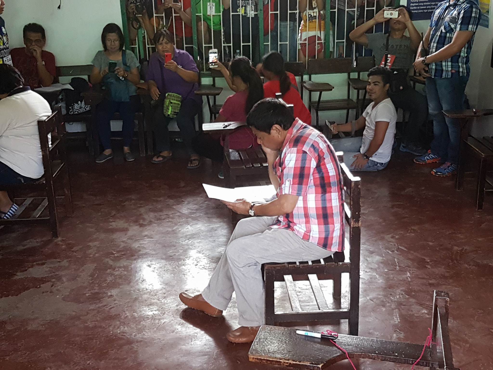 Rodrigo Duterte casts his vote