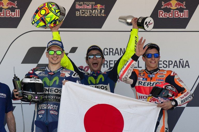 PODIUM. Pemangku podium di GP Spanyol: Valentino Rossi, Jorge Lorenzo, dan Marc Marquez. Foto oleh Jorge Guerrero/AFP 