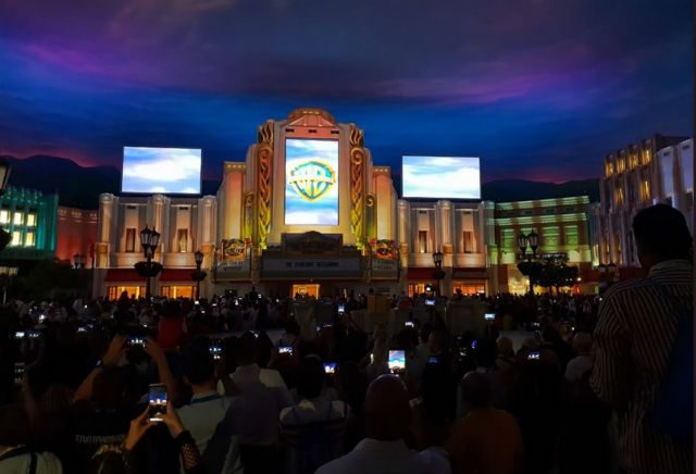Warner Bros unveils $1 billion indoor theme park in UAE