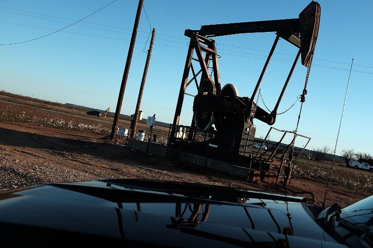 OIL OUTPUT. An oil pumpjack works on January 19, 2016 in Sweetwater, Texas. File photo by Spencer Platt/Getty Images/AFP 