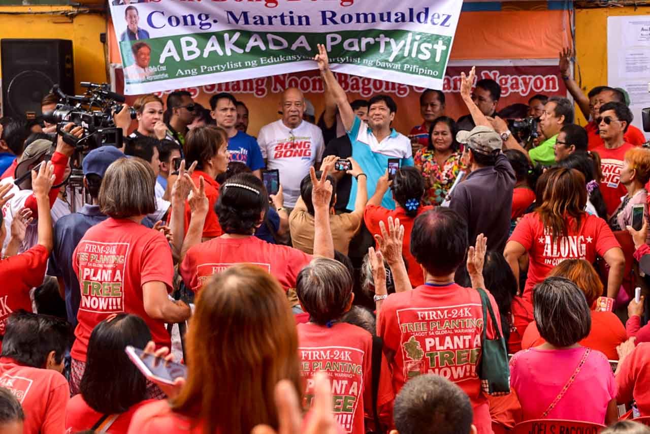 BAGONG SILANG. VP candidate Ferdinand 'Bongbong' Marcos Jr talks to his supporters during his sortie in North Caloocan on February 17. File photo by Jasmin Dulay  