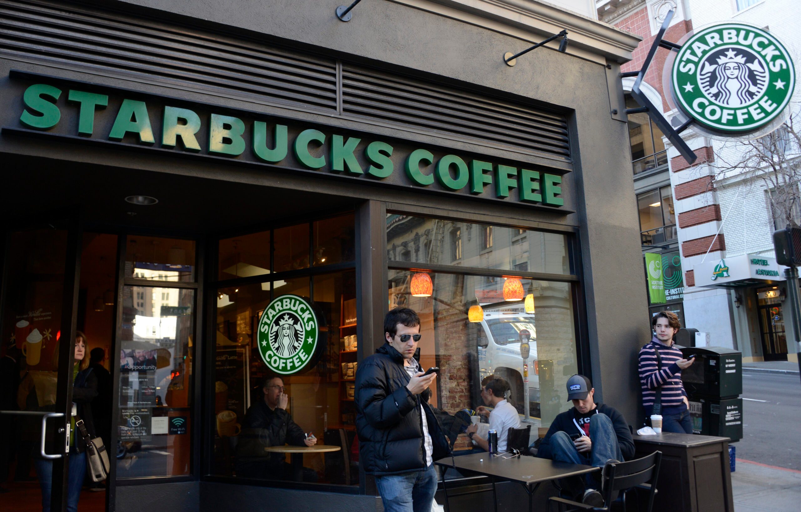 Starbucks to donate unsold meals to hungry