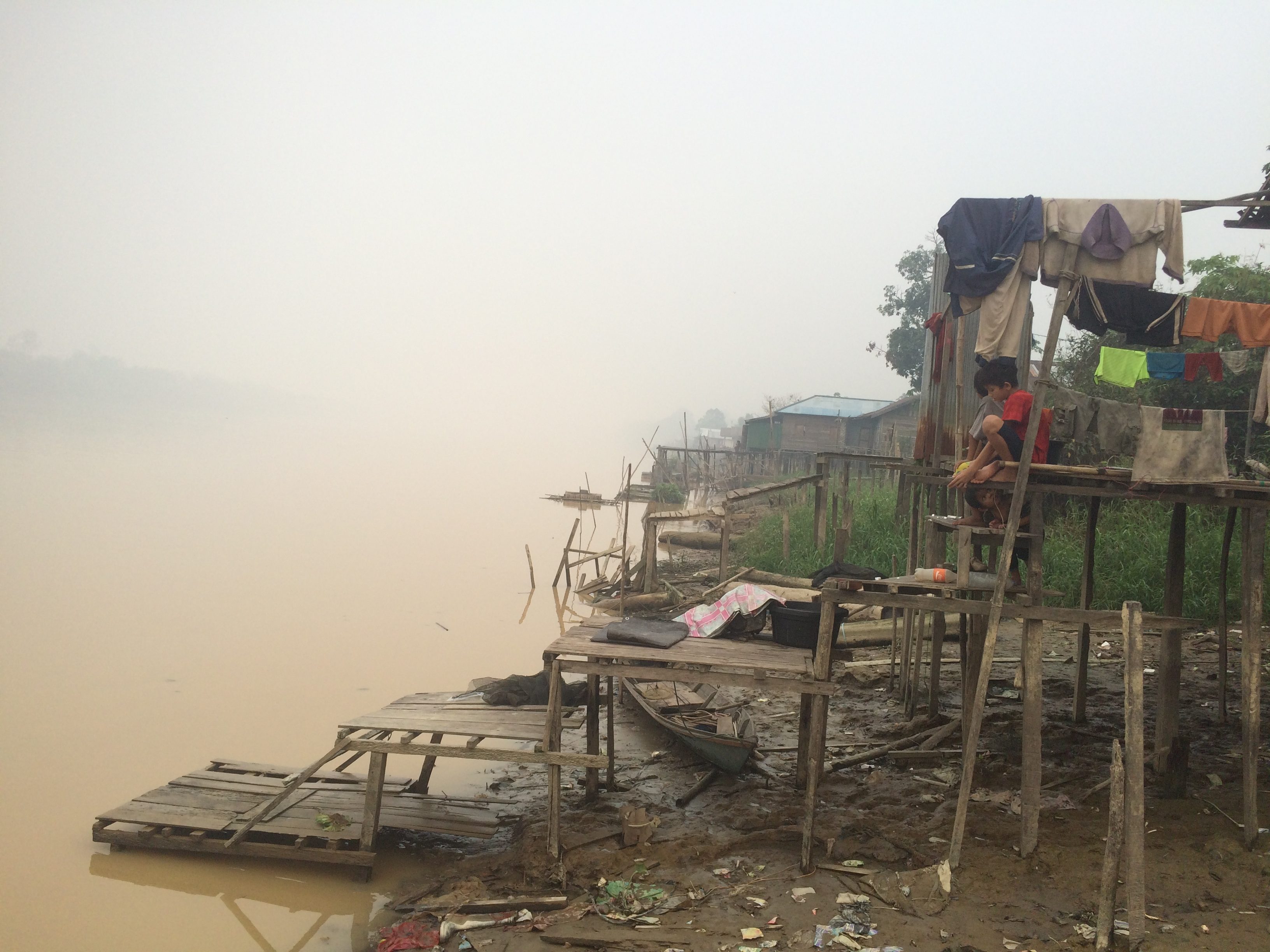 MELAWAN ASAP. Kabut asap di Kalimantan Tengah menghilangkan mata pencahariaan utama nelayan di Desa Tumbang Nusa. Foto oleh Febriana Firdaus/Rappler 
