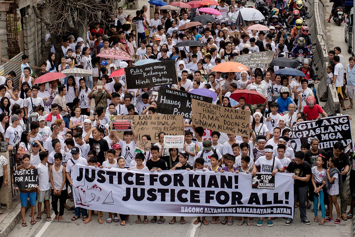 SORROW AND RAGE. Protesters cry for justice for Kian. Photo by Eloisa Lopez/Rappler 
