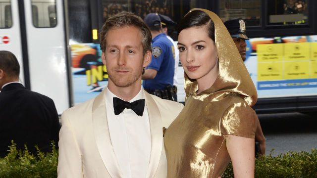 Anne Hathaway gives birth to baby boy