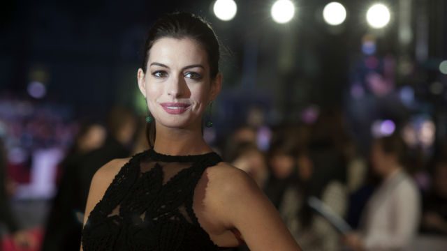 Actress Anne Hathaway expecting first child – report