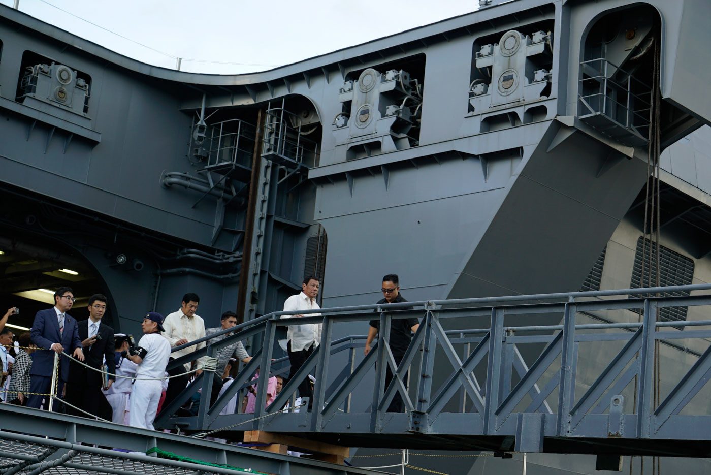 Duterte tours Japan’s biggest warship