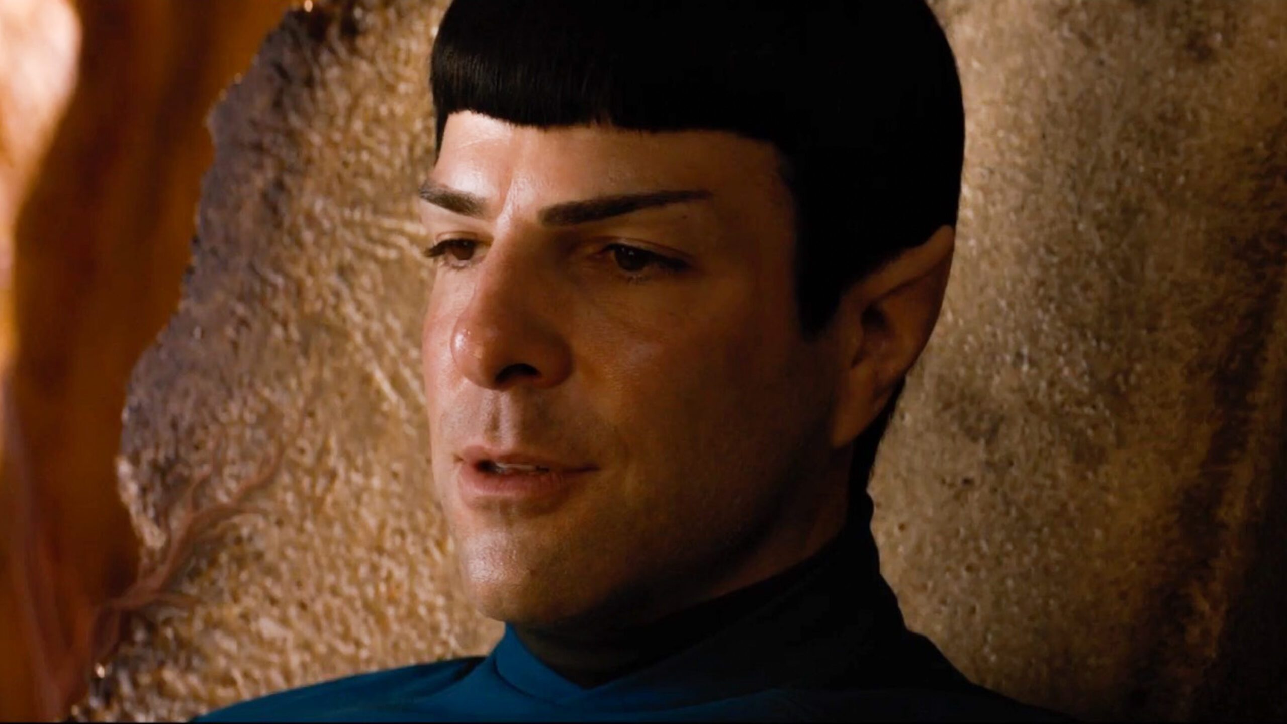 Zachary Quinto pays emotional tribute to late Leonard Nimoy