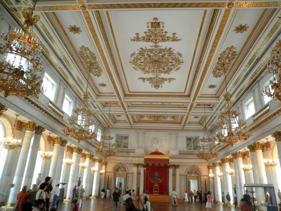 MEGAH. Aula ini kira-kira digunakan untuk acara apa ya oleh tsar? Foto oleh Luky Tan/Nadia Vetta Hamid/Rappler 