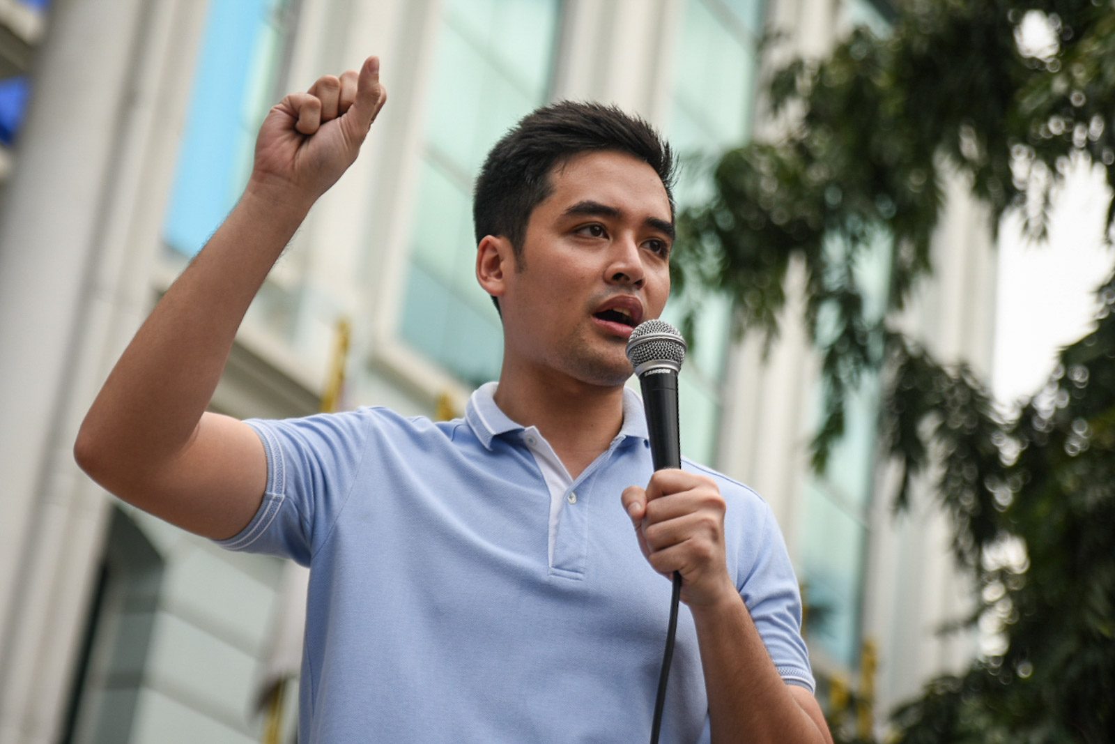 Vico Sotto peeved by ex-PBA player who cussed at gov’t worker giving out aid