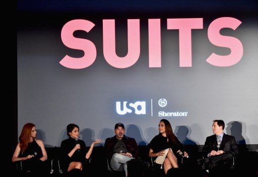 Meghan Markle (kedua dari kiri) dalam wawancara bersama para aktor dari serial 'Suits'. Foto oleh Alberto E. Rodriguez/Getty Images/AFP 