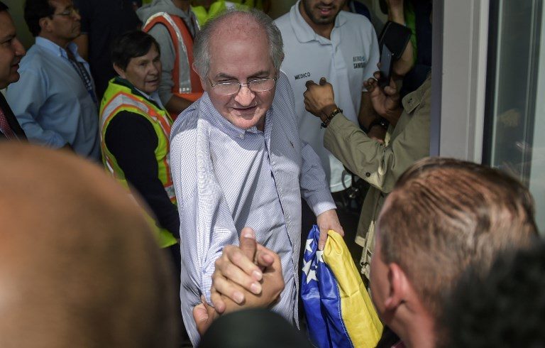 Ousted Caracas mayor flees house arrest, heads to Madrid