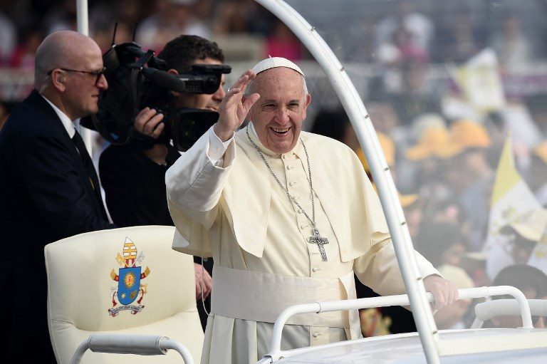 Pope preaches forgiveness in landmark mass for Myanmar Catholics