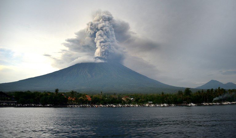 Evacuation centers, hotels fill up as Bali eruption looms