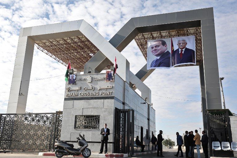 Hamas hands over Egypt border crossing to Palestinian Authority