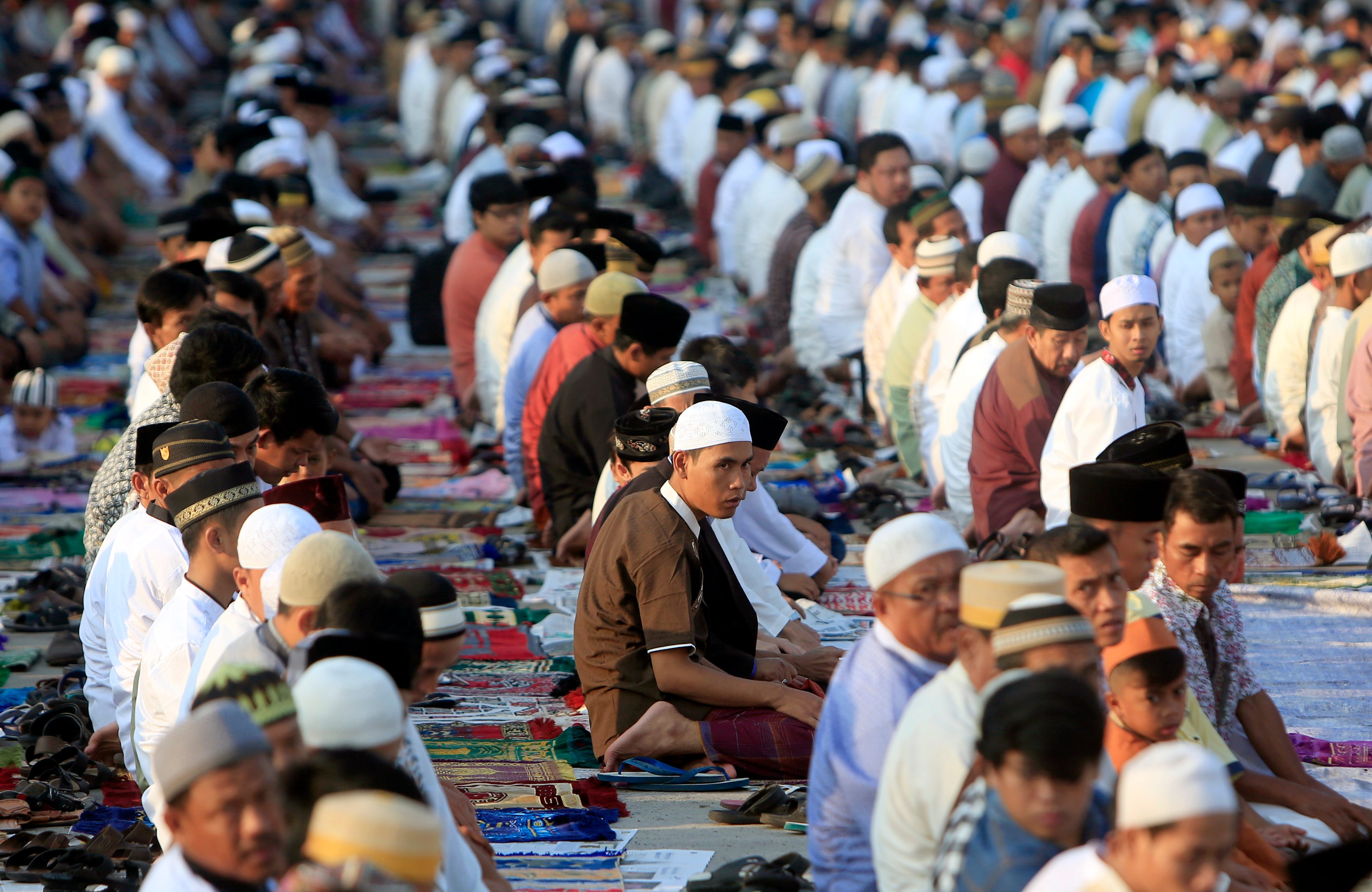 Indonesian Muslims attend Eid al-Fitr prayers at Sunda Kelapa port in Jakarta, Indonesia, 06 July 2016. Photo by Adi Weda/EPA 