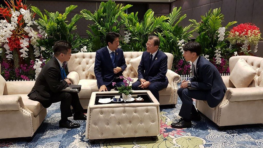 Moon, Abe hold ‘friendly’ talks on ASEAN sidelines