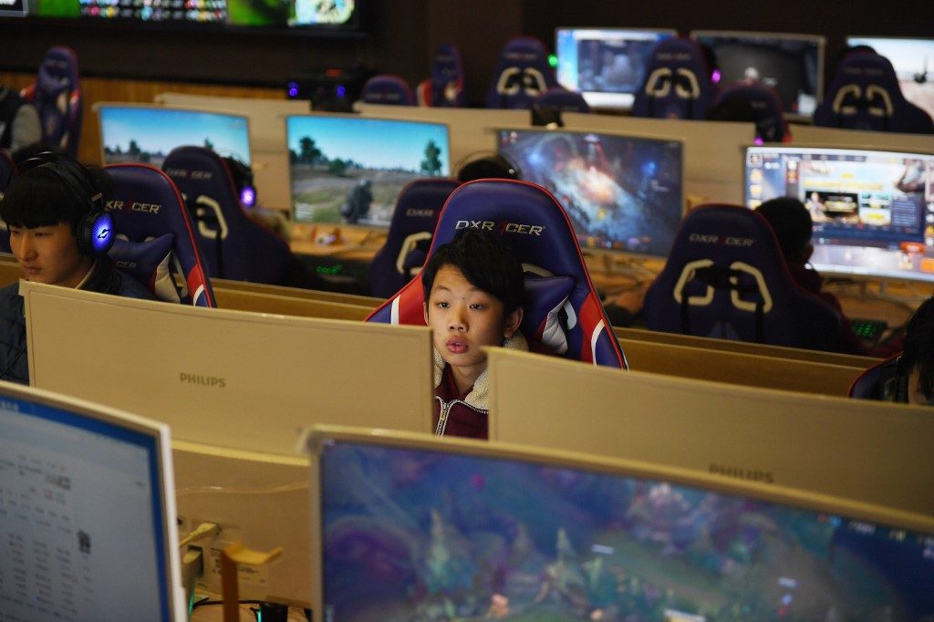 China imposes curfew on minors in gaming crackdown