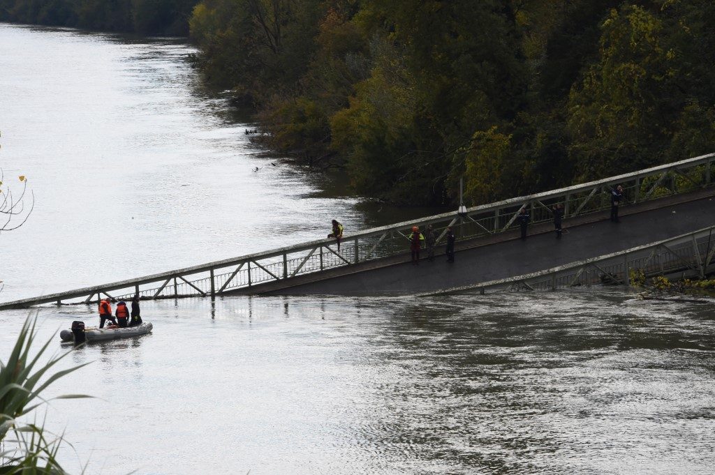 Girl dies, several feared missing as French river bridge collapses