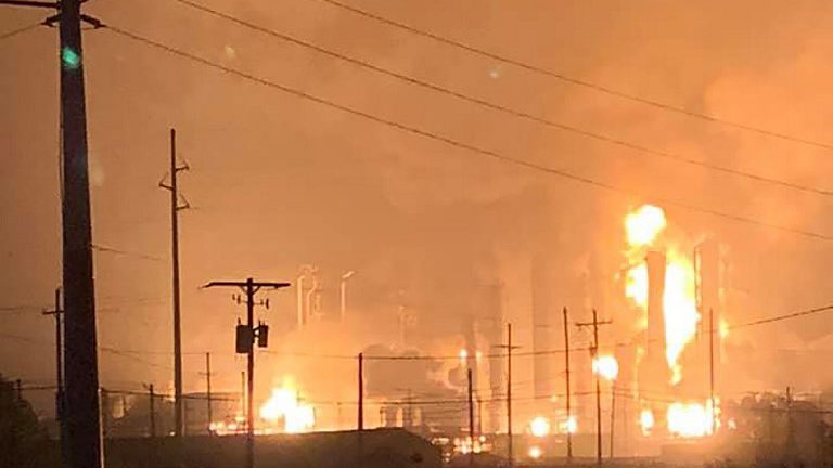 3 injured in blast at Texas chemical plant