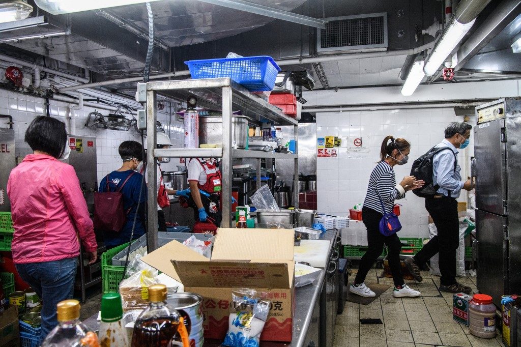 Hong Kong police plan to enter ransacked campus on November 28