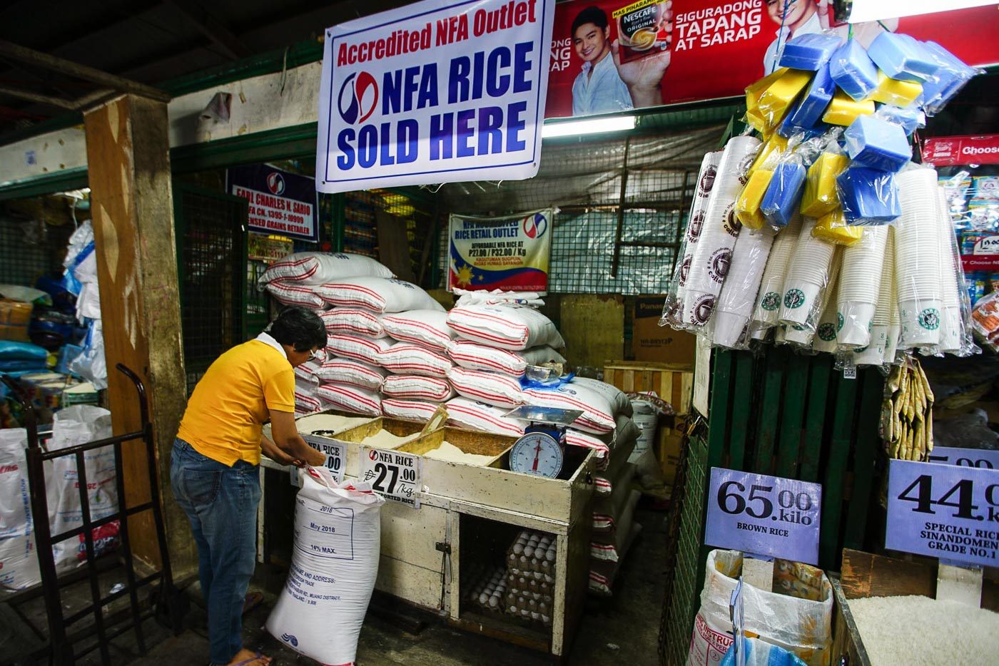 RICE ISSUES. Newly imported NFA rice is back at the Kamuning Public Market in Quezon City on June 26, 2018. File photo by Jire Carreon/Rappler 