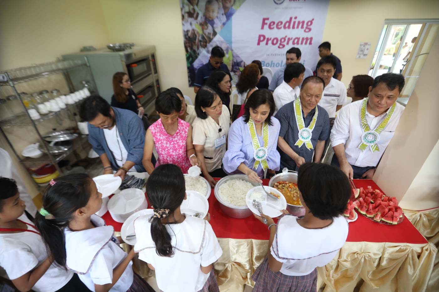 LIVELIHOOD ASSISTANCE. Vice President Leni Robredo in August 2018 turns over kitchen tools and equipment to Lourdes National High School in Panglao, Bohol, for its feeding program and vocational course. The assistance is under the OVP’s Angat Buhay program. 