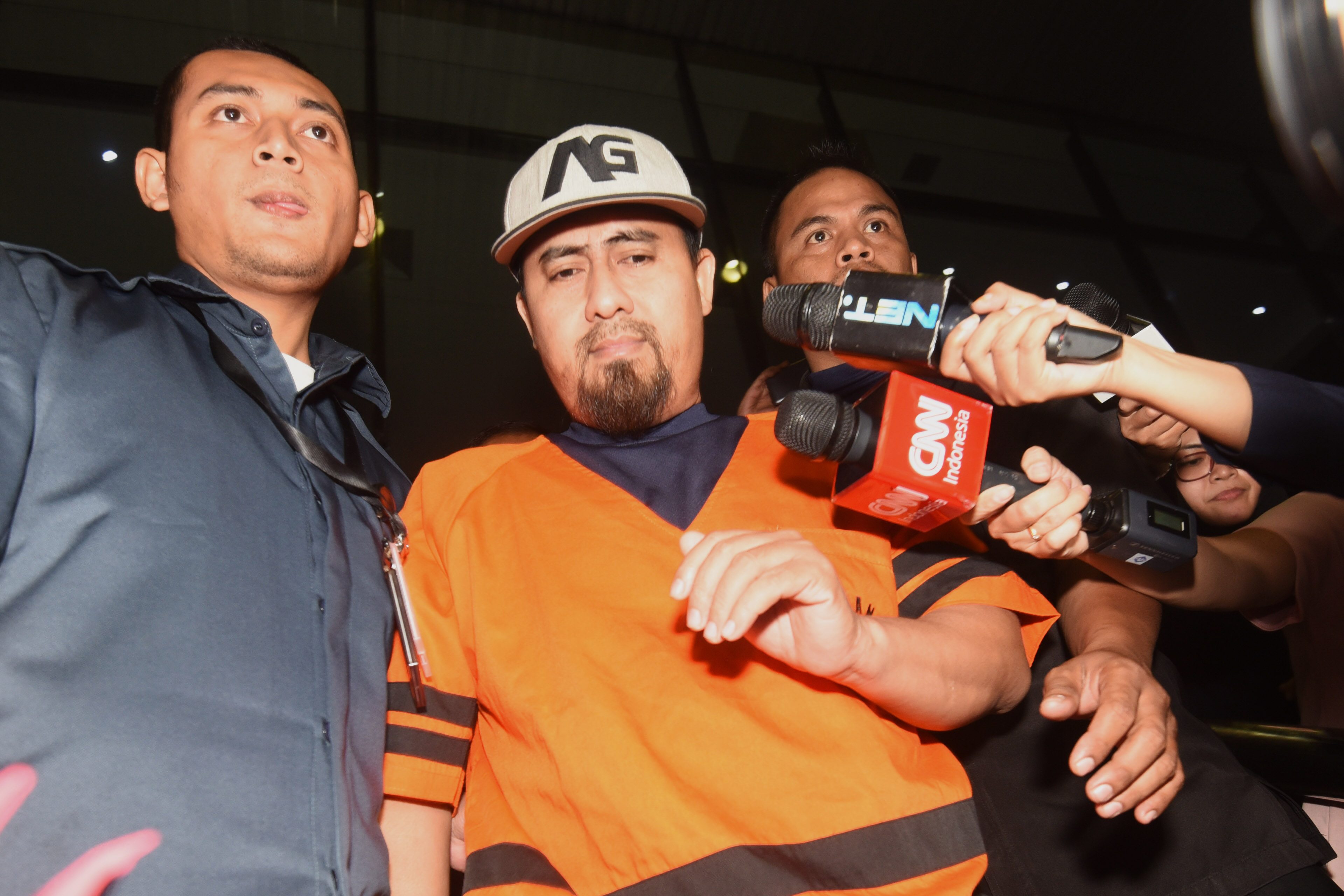 Kakak Saipul Jamil, Samsul Hidayatullah, ditangkap dalam operasi tangkap tangan KPK. Ia diduga menyuap panitera pengganti PN Jakarta Utara untuk mengurangi hukuman adiknya. Foto oleh Akbar Nugroho Gumay/Antara 