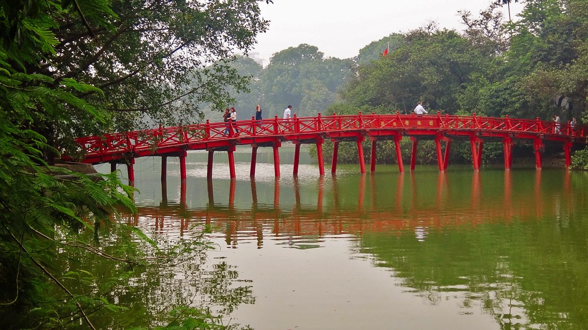 Budget guide: 2 days in Hanoi, city of charm and chaos