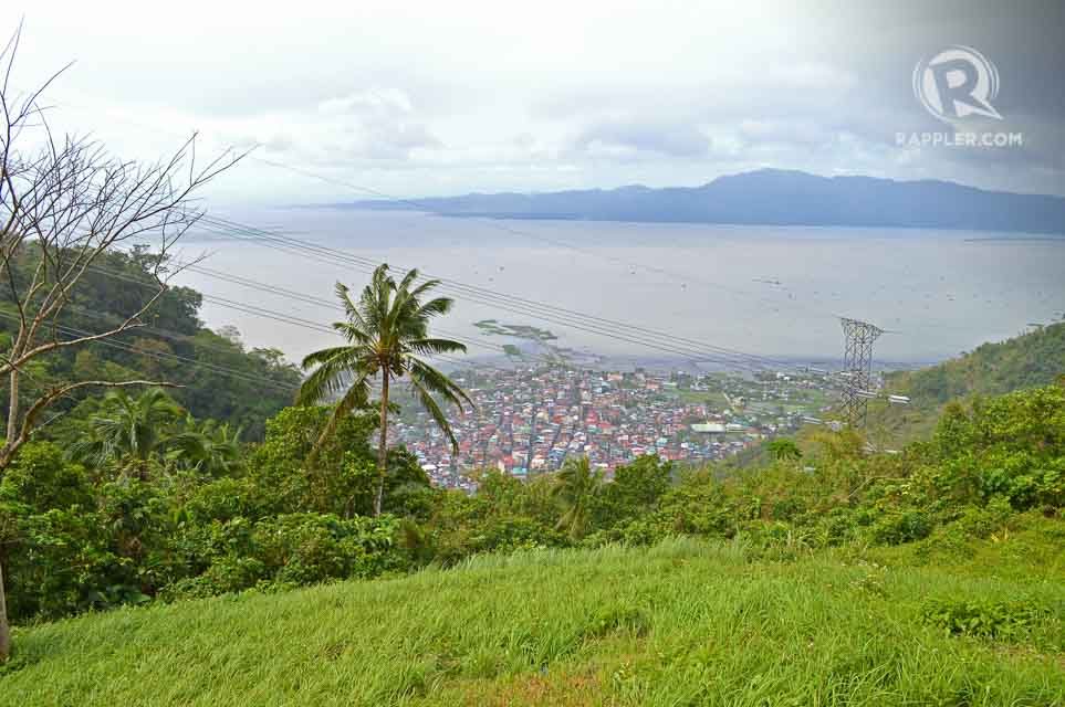SUMMIT VIEW. Drink in the view of Paete town and Laguna de Bay. Photo by Jherson Jaya  