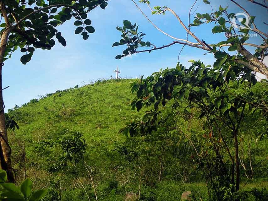 CROSSES ON TOP. Like Mt. Humarap in Paete, Tayak Hill also has crosses on its summit and can easily be seen from afar. Photo by Ivan Briñas Cultura 